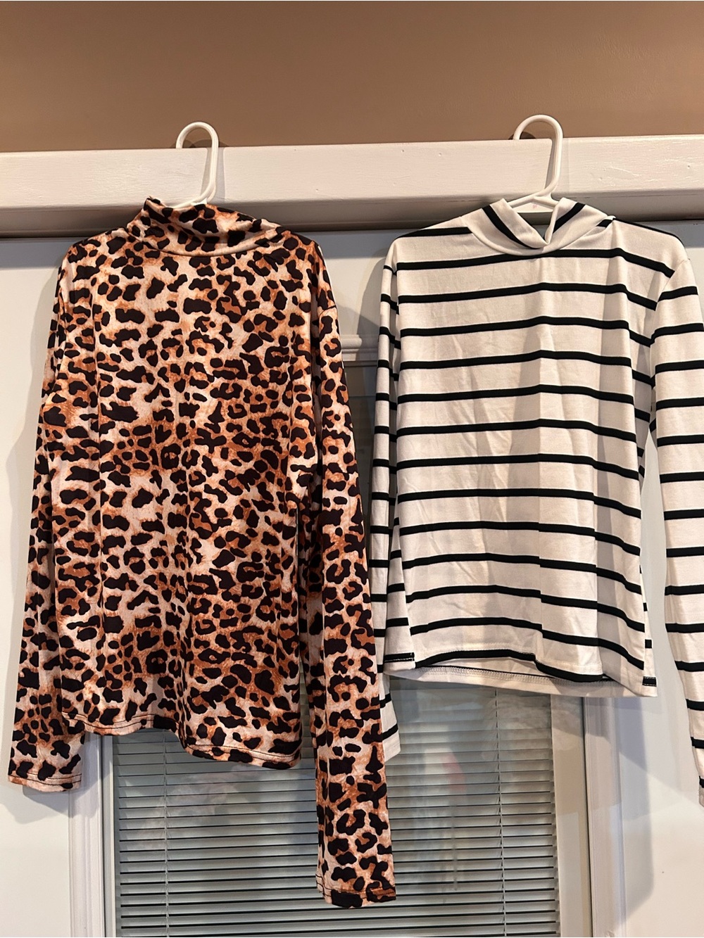 SHEIN Girls Leopard Print & Black-White Stripe Long Sleeve Tops - Brown & White